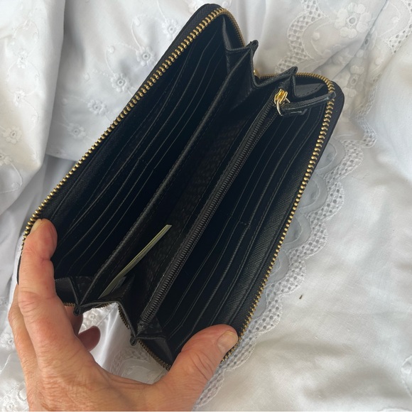 Kate Spade black zip up wallet in nearest new condition - Picture 7 of 9